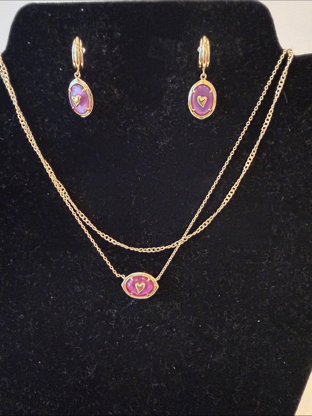 Kendra Scot
Gold-Tone Purple Heart Pendant Necklace & Earring Set Excellent
